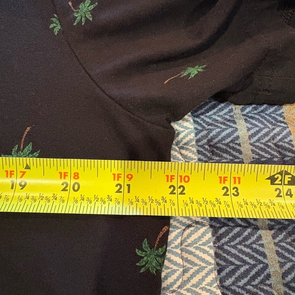 Old Navy navy blue T-shirt with green palm trees - Picture 5 of 7